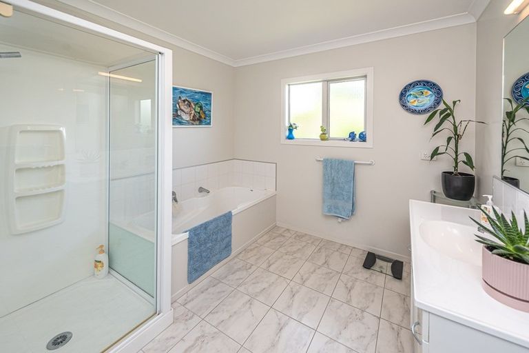 Photo of property in 2 Gilligan Close, College Estate, Whanganui, 4500