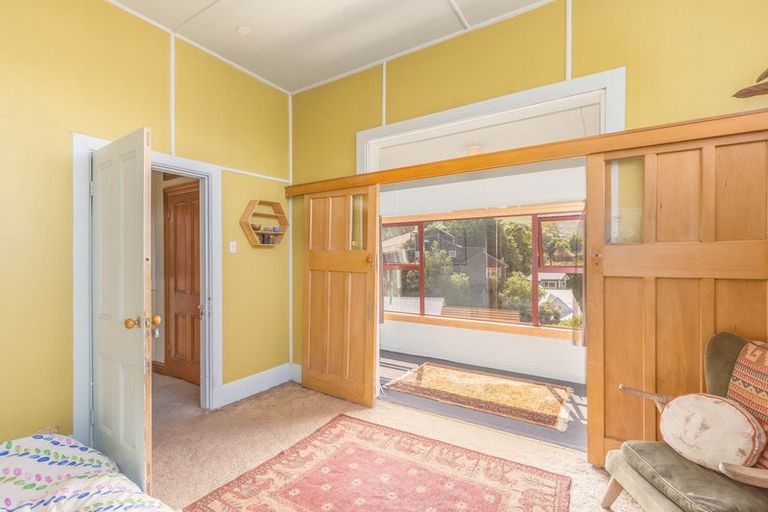 Photo of property in 13 Hawkhurst Road, Lyttelton, 8082