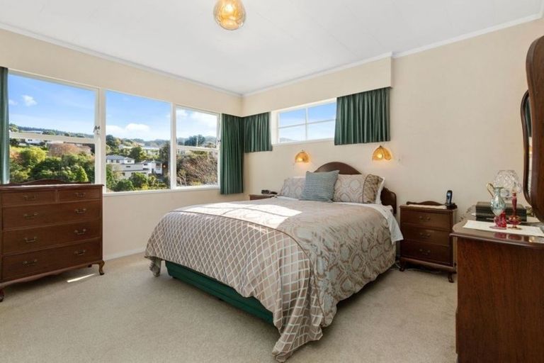Photo of property in 11 Mckeefry Grove, Tawa, Wellington, 5028
