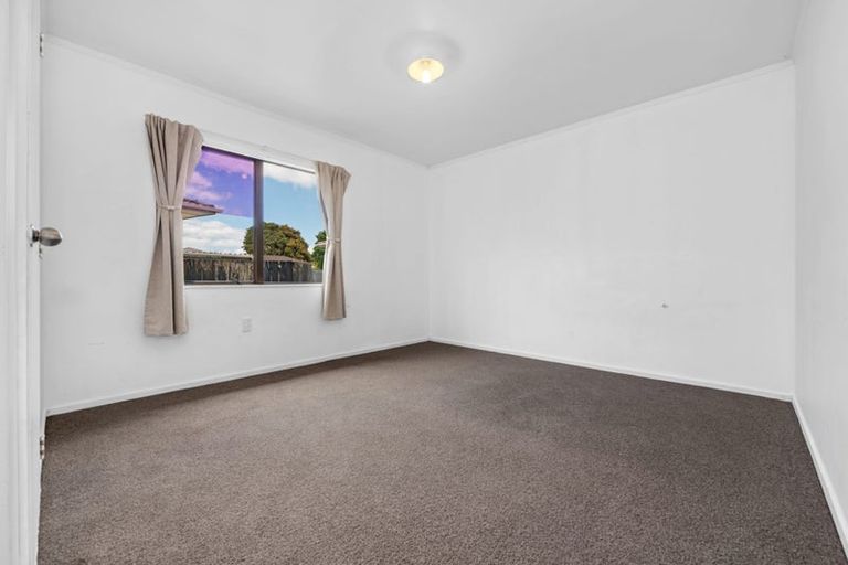 Photo of property in 2/103 Chichester Drive, Rosehill, Papakura, 2113