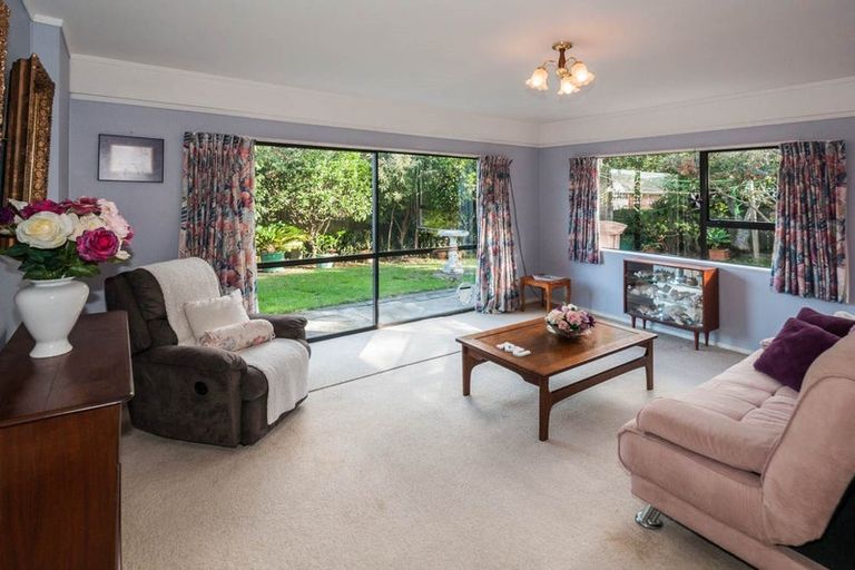 Photo of property in 2/3 Charmaine Road, Torbay, Auckland, 0630