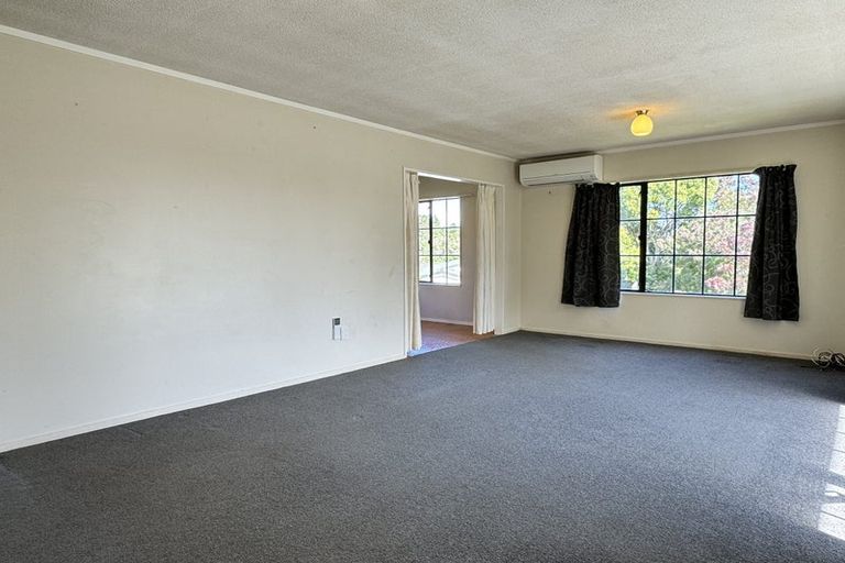 Photo of property in 18 Sunward Rise, Glenfield, Auckland, 0629