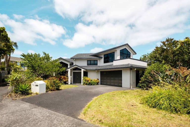 Photo of property in 20 Gillard Place, Eastern Beach, Auckland, 2012