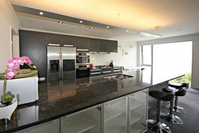 Photo of property in 11 Sovereign Point, Kaiwharawhara, Wellington, 6035