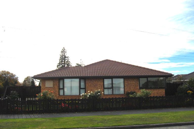 Photo of property in 2/4 Showgate Avenue, Sockburn, Christchurch, 8042