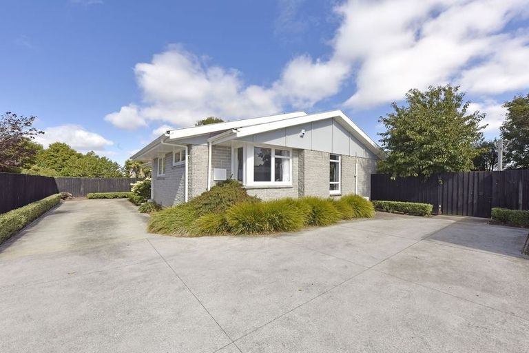 Photo of property in 2a Curzon Place, Parklands, Christchurch, 8083