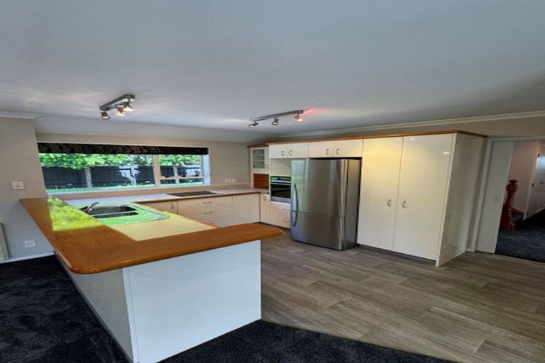 Photo of property in 2/281 Memorial Avenue, Burnside, Christchurch, 8053