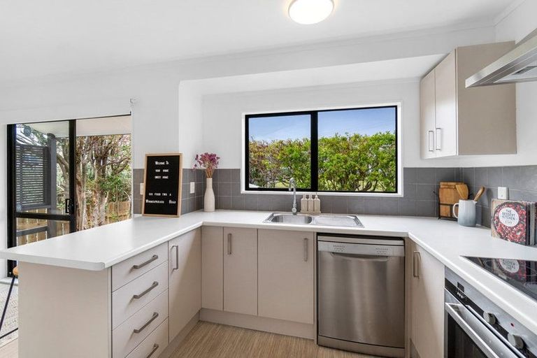 Photo of property in 642a Whangaparaoa Road, Stanmore Bay, Whangaparaoa, 0932