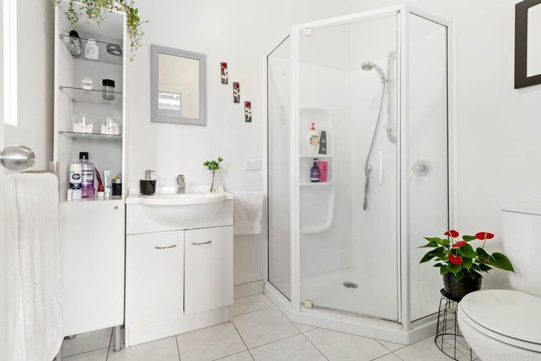 Photo of property in 1a Islington Avenue, New Lynn, Auckland, 0600