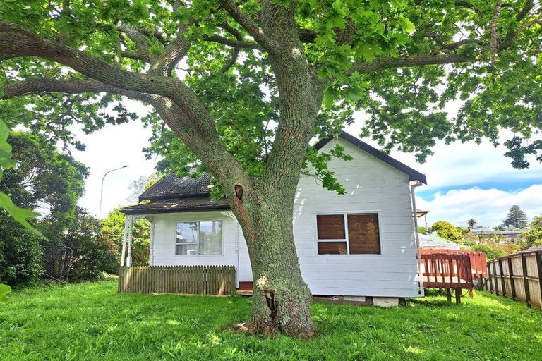 Photo of property in 1/113 Mokoia Road, Birkenhead, Auckland, 0626