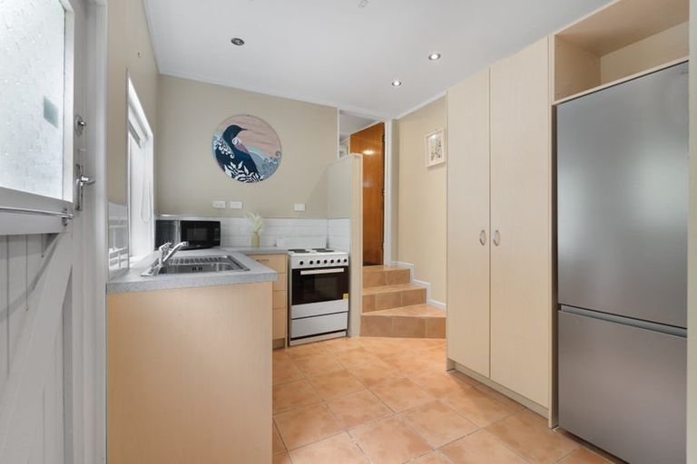 Photo of property in 24 Kingdale Road, Henderson, Auckland, 0610