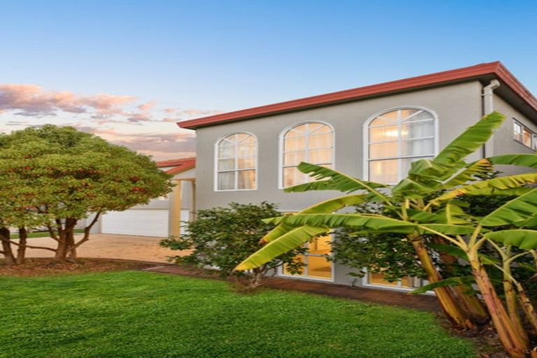 Photo of property in 14 Belleaire Court, West Harbour, Auckland, 0618