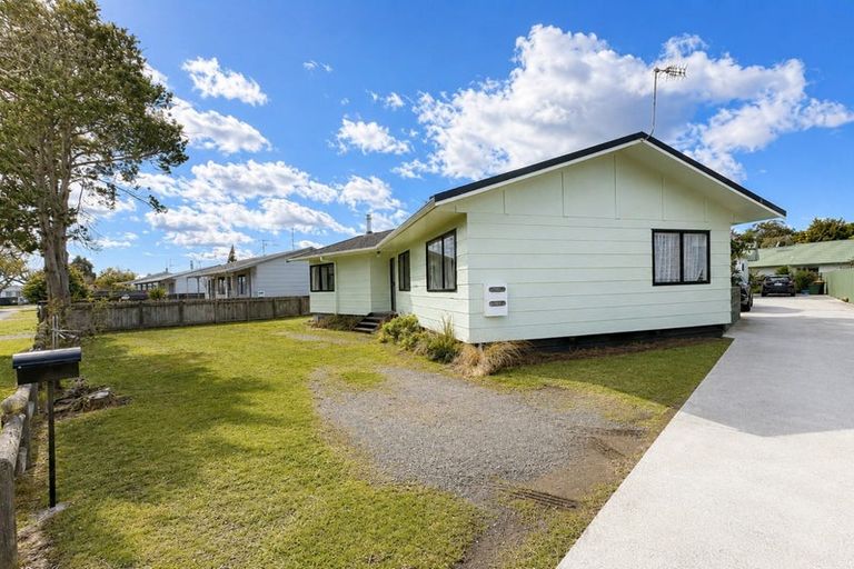 Photo of property in 46 Aquarius Drive, Kawaha Point, Rotorua, 3010