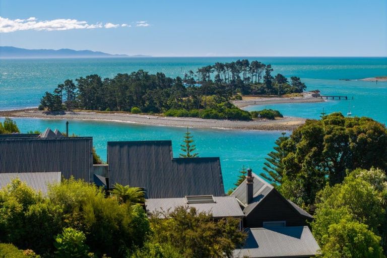 Photo of property in 8 The Cliffs, Britannia Heights, Nelson, 7010