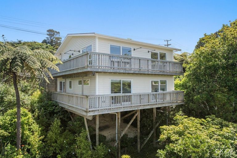 Photo of property in 60 Maungaraki Road, Korokoro, Lower Hutt, 5012