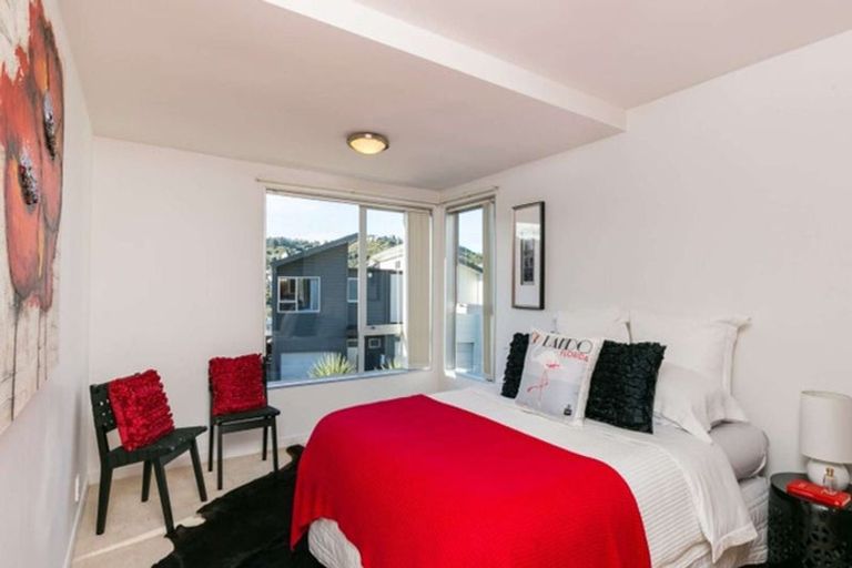 Photo of property in 2/3 Severn Street, Island Bay, Wellington, 6023