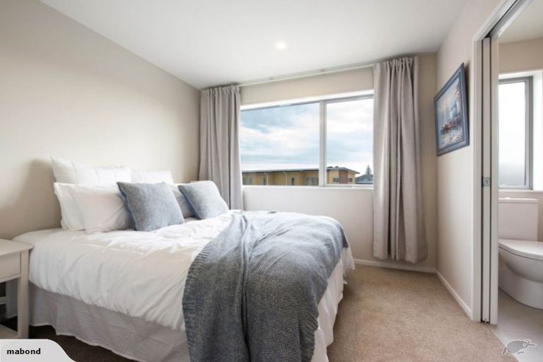 Photo of property in 24/11 Ray Small Drive, Papakura, 2110
