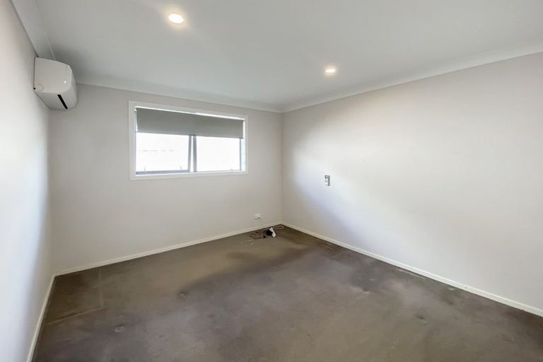 Photo of property in 89 Lake Panorama Drive, Henderson Valley, Auckland, 0612