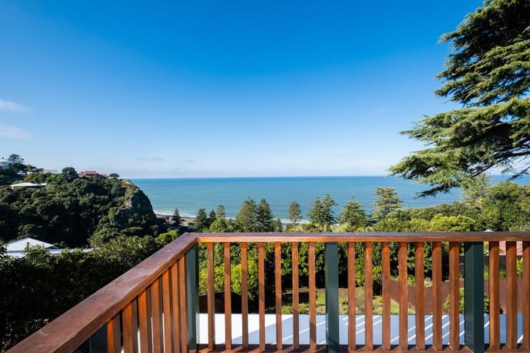 Photo of property in 16 Hukarere Road, Bluff Hill, Napier, 4110