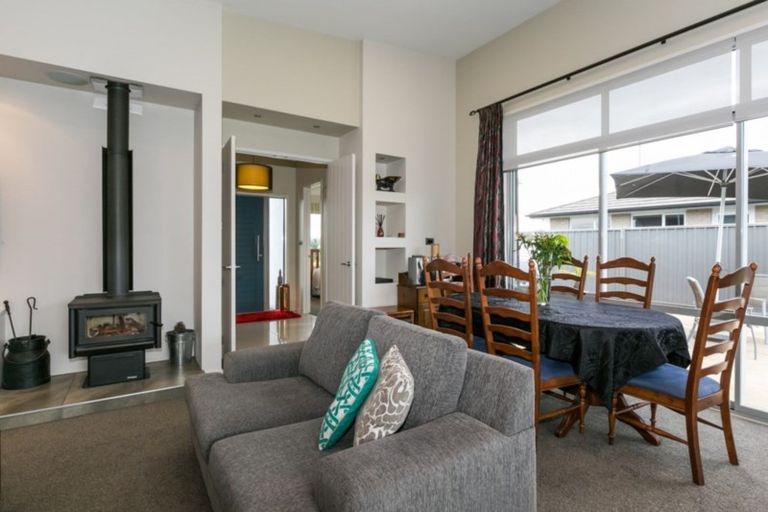 Photo of property in 52 Orotu Drive, Poraiti, Napier, 4112