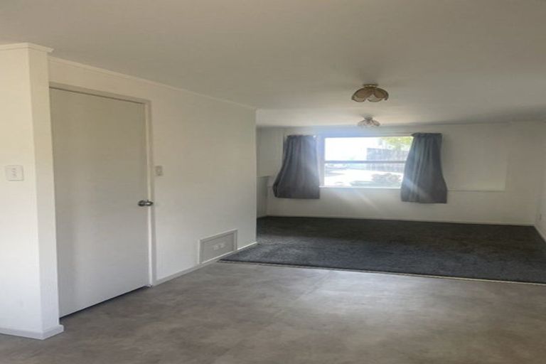 Photo of property in 1/51 Deep Creek Road, Waiake, Auckland, 0630