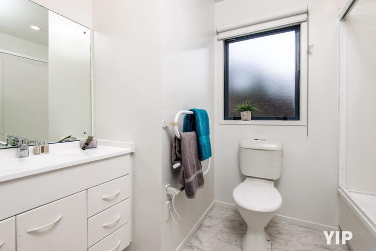 Photo of property in 59 Dress Circle, Newlands, Wellington, 6037