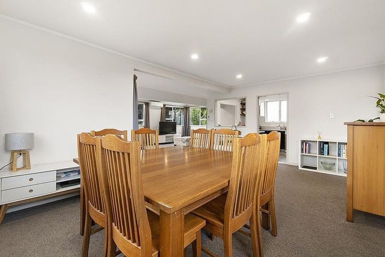 Photo of property in 3 Shale Avenue, Massey, Auckland, 0614