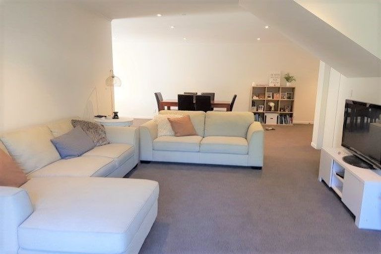 Photo of property in 3 Oak Avenue, Paremata, Porirua, 5024