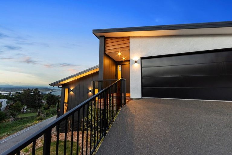 Photo of property in 307a Mount Pleasant Road, Mount Pleasant, Christchurch, 8081