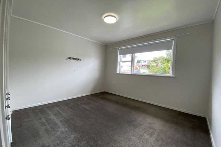 Photo of property in 1/2 Scarboro Terrace, Murrays Bay, Auckland, 0630