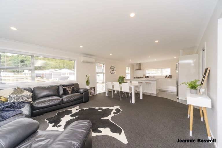 Photo of property in 14 Freedom Drive, Kelvin Grove, Palmerston North, 4414