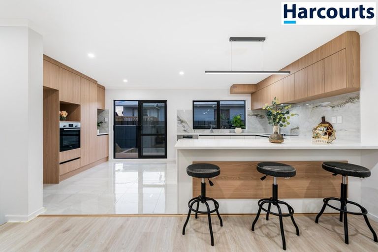 Photo of property in 1/7 Glen Road, Ranui, Auckland, 0612