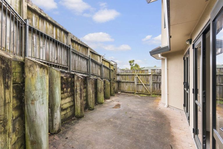 Photo of property in 2/14 Mossop Rise, Glenfield, Auckland, 0629