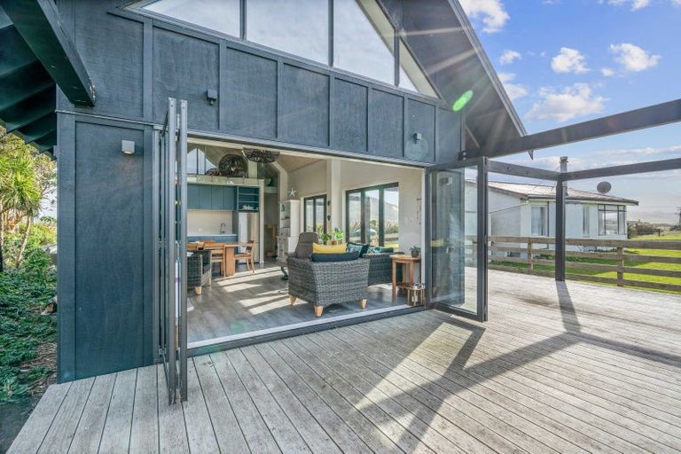 Photo of property in 497 Waikawa-curio Bay Road, Curio Bay, Tokanui, 9884