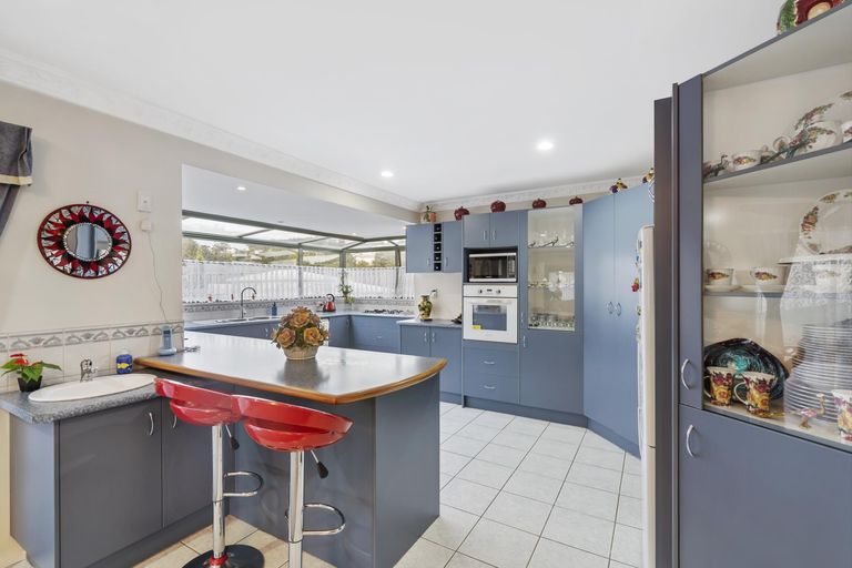 Photo of property in 12 Pistachio Place, Goodwood Heights, Auckland, 2105