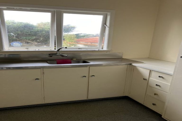 Photo of property in 9 Archbold Street, Newlands, Wellington, 6037