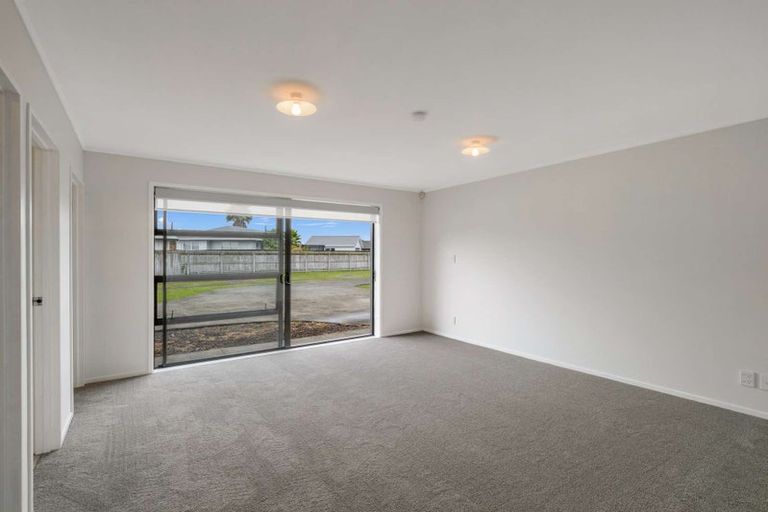 Photo of property in 19 Aitkenhead Court, Parakai, 0830