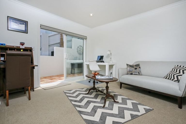Photo of property in 41c Seaview Avenue, Northcote, Auckland, 0627