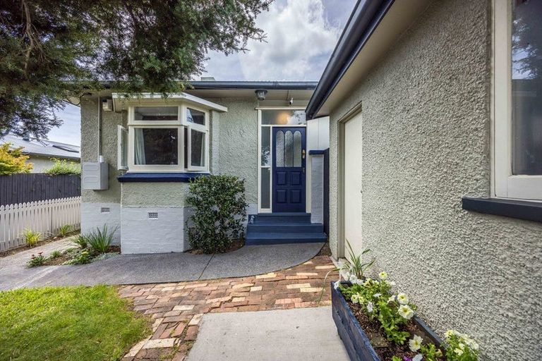 Photo of property in 8 Craigbank Avenue, New Lynn, Auckland, 0600