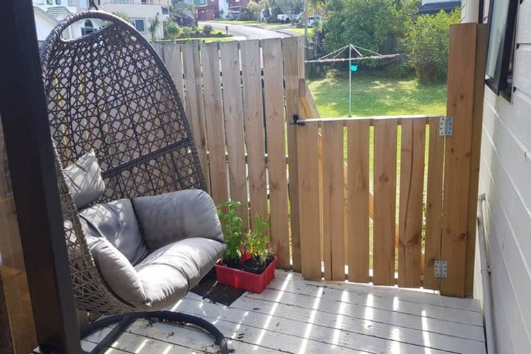 Photo of property in 33 Lagoon Way, West Harbour, Auckland, 0618