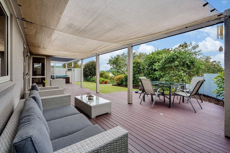 Photo of property in 37 Greenfield Drive, Western Heights, Hamilton, 3200