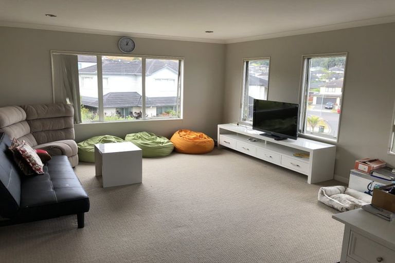 Photo of property in 8 Kouras Place, Flat Bush, Auckland, 2016