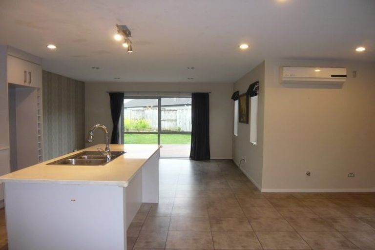 Photo of property in 16 Cole Thomas Place, Huntington, Hamilton, 3210