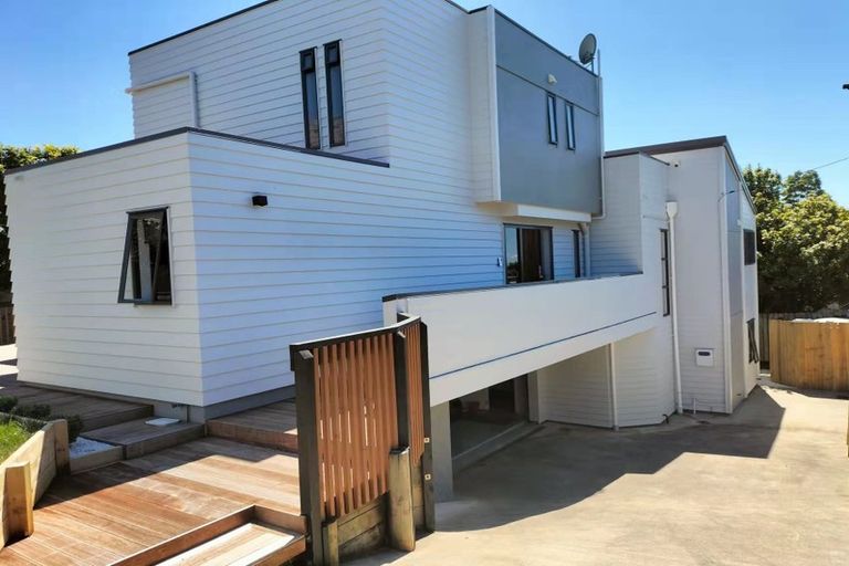 Photo of property in 45a Forrest Hill Road, Milford, Auckland, 0620