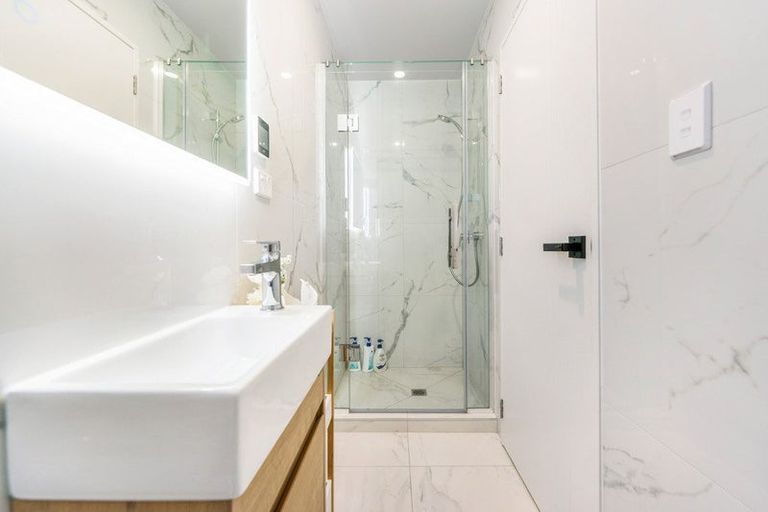 Photo of property in 7c Catalina Crescent, Forrest Hill, Auckland, 0620