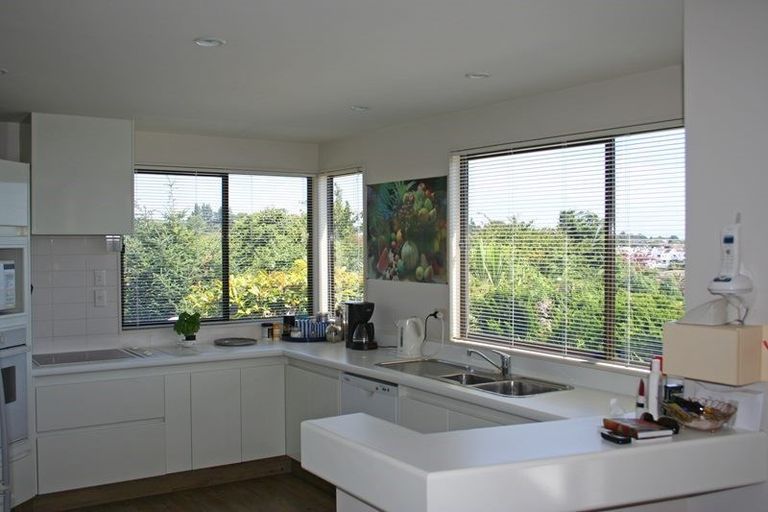 Photo of property in 6 Harvey Street, Waipahihi, Taupo, 3330