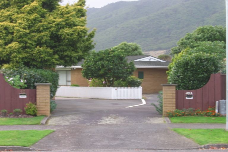 Photo of property in 40 Rewarewa Crescent, Waikanae, 5036