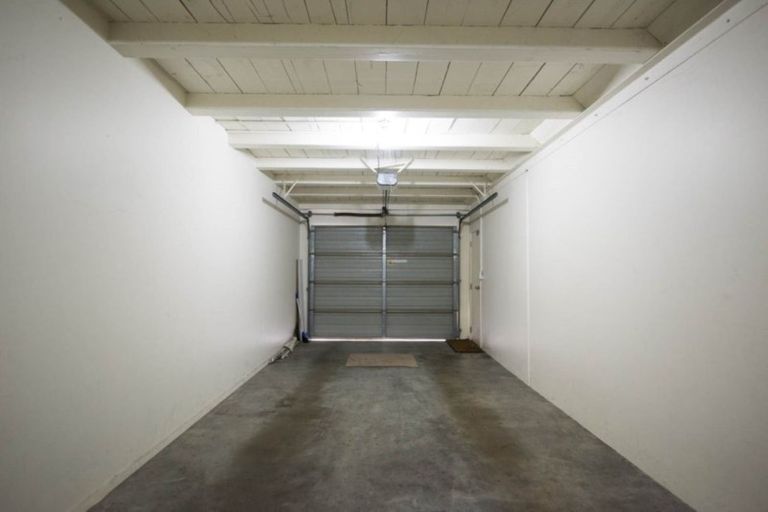 Photo of property in The Haven, 5/120 Beach Haven Road, Beach Haven, Auckland, 0626