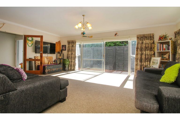 Photo of property in 1/19 Mcdowell Crescent, Hillcrest, Auckland, 0627