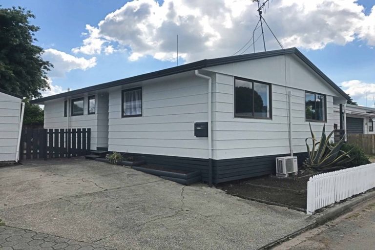 Photo of property in 43b Crawshaw Drive, Nawton, Hamilton, 3200